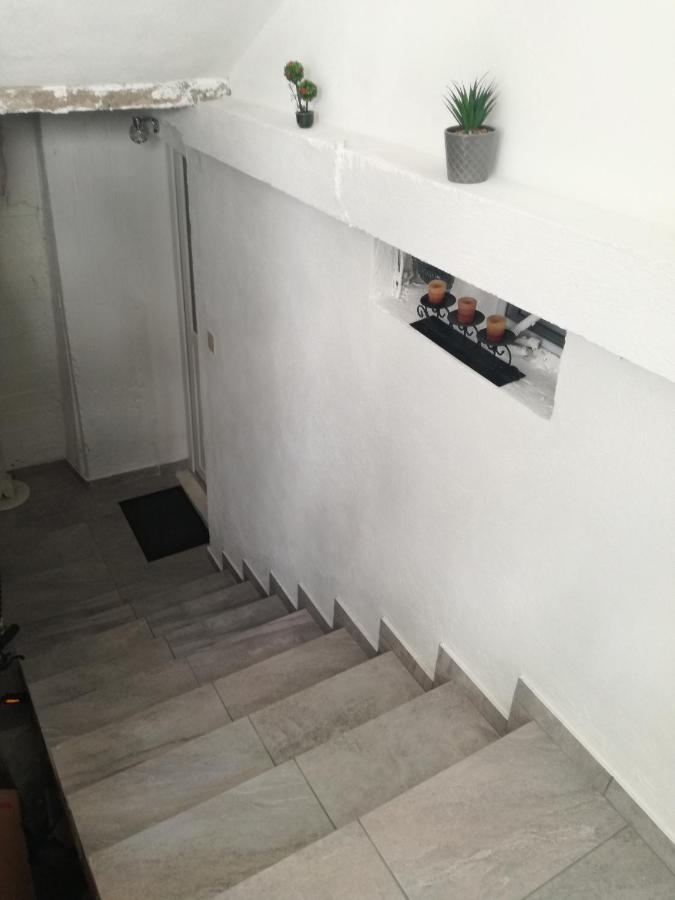 Maria'S Cozy Basement Studio ! โวโลส ภายนอก รูปภาพ