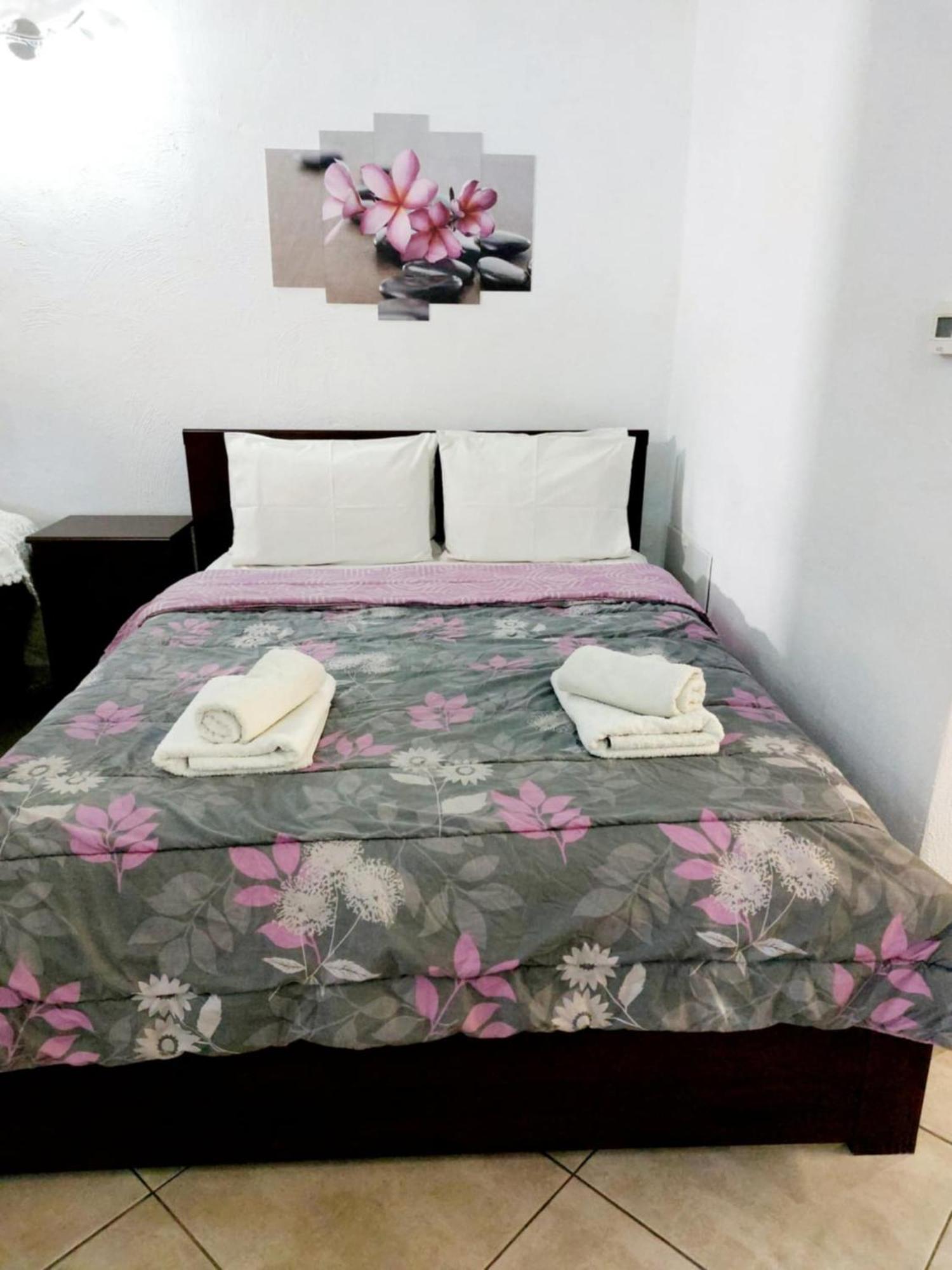 Maria'S Cozy Basement Studio ! โวโลส ภายนอก รูปภาพ