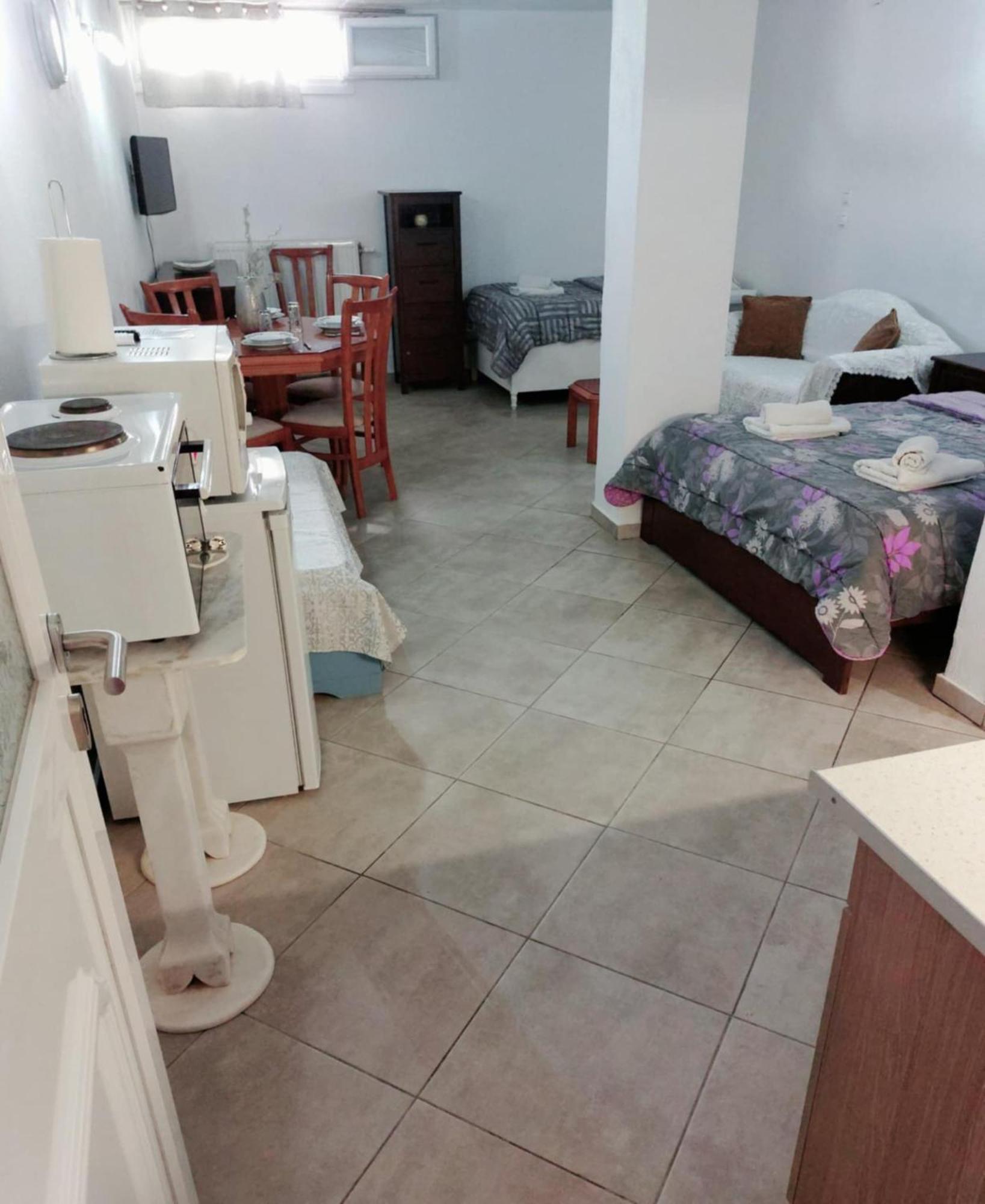 Maria'S Cozy Basement Studio ! โวโลส ภายนอก รูปภาพ