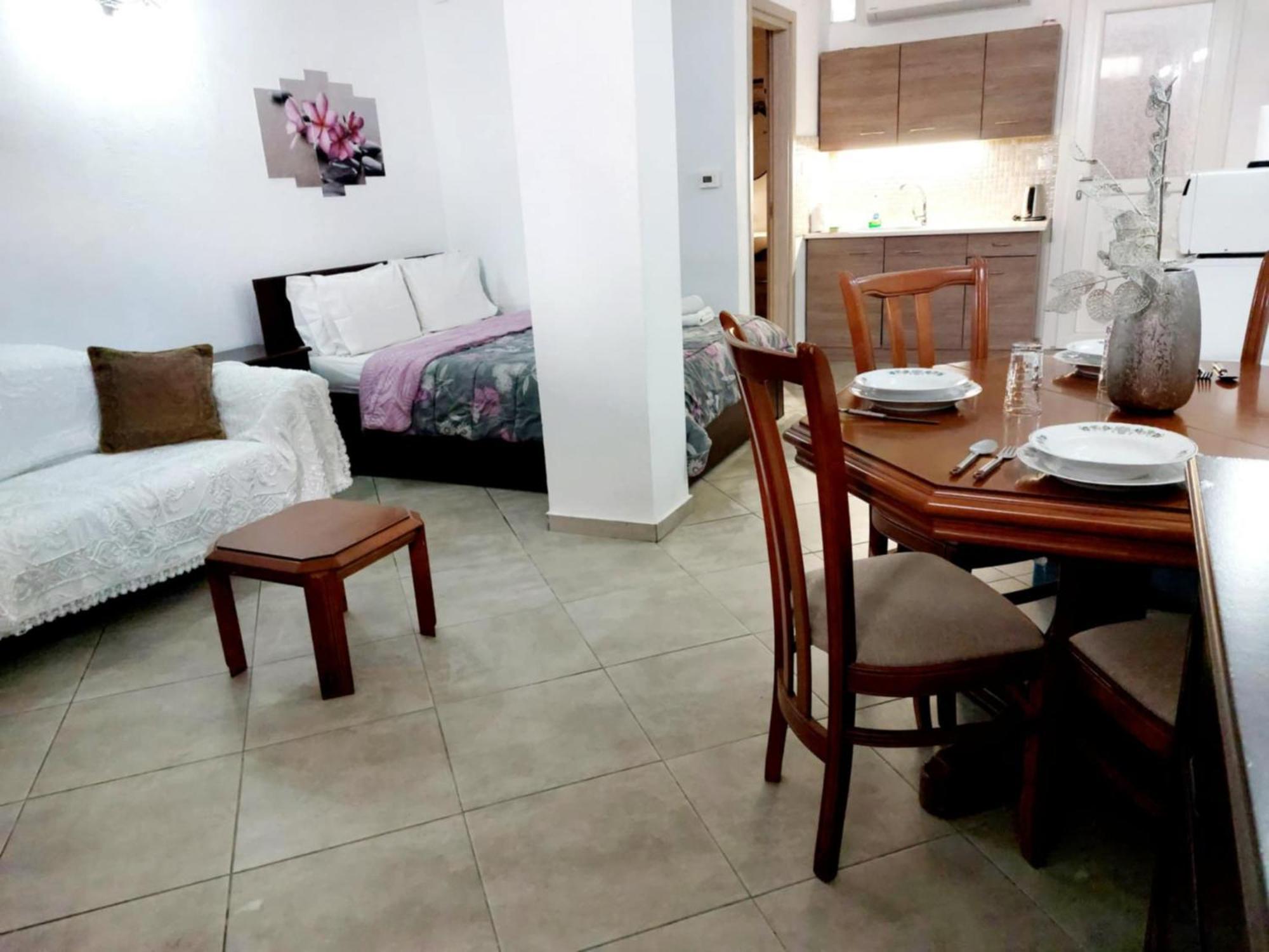 Maria'S Cozy Basement Studio ! โวโลส ภายนอก รูปภาพ